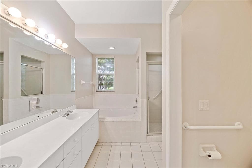 7822 Gardner DR # 101, NAPLES FL 34109-12