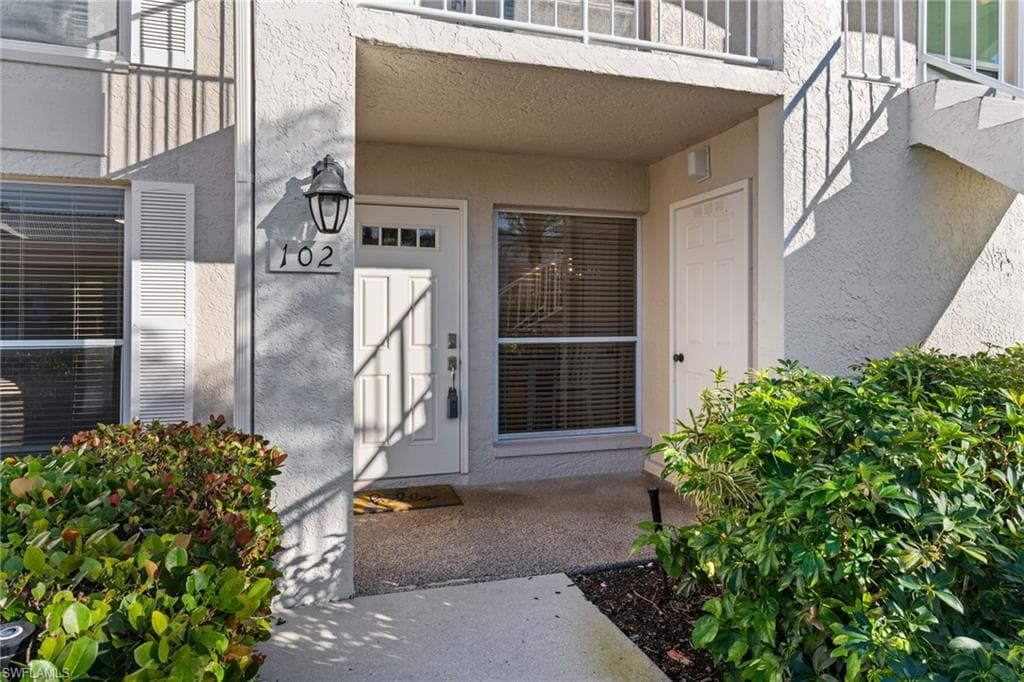 816 Gulf Pavilion DR # 102, NAPLES FL 34108-29