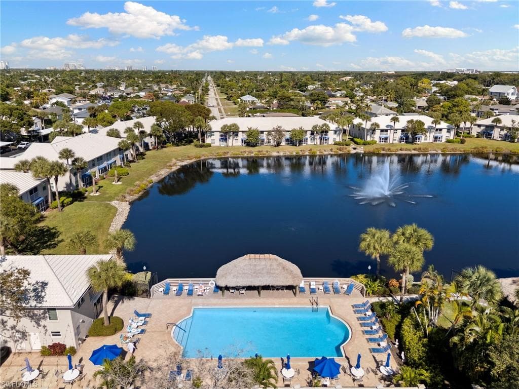 816 Gulf Pavilion DR # 102, NAPLES FL 34108-32