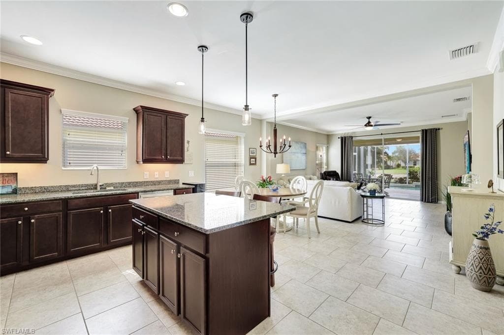 14558 Manchester DR, NAPLES FL 34114-6