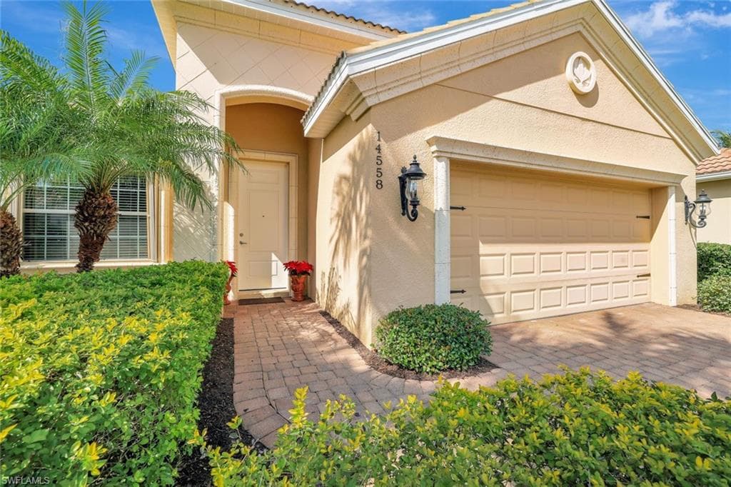 14558 Manchester DR, NAPLES FL 34114-29