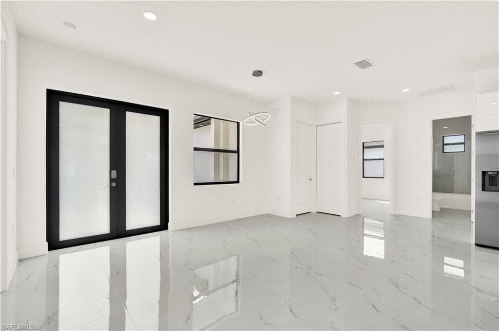 914 Manresa AVE S-18