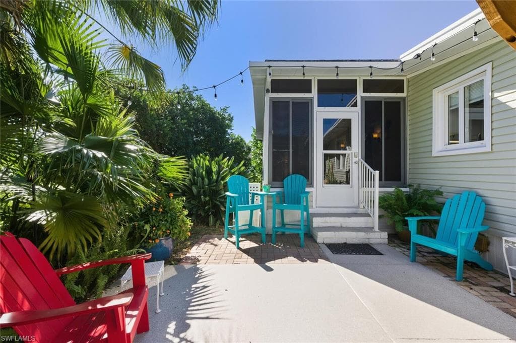 542 Charlemagne BLVD, NAPLES FL 34112-22