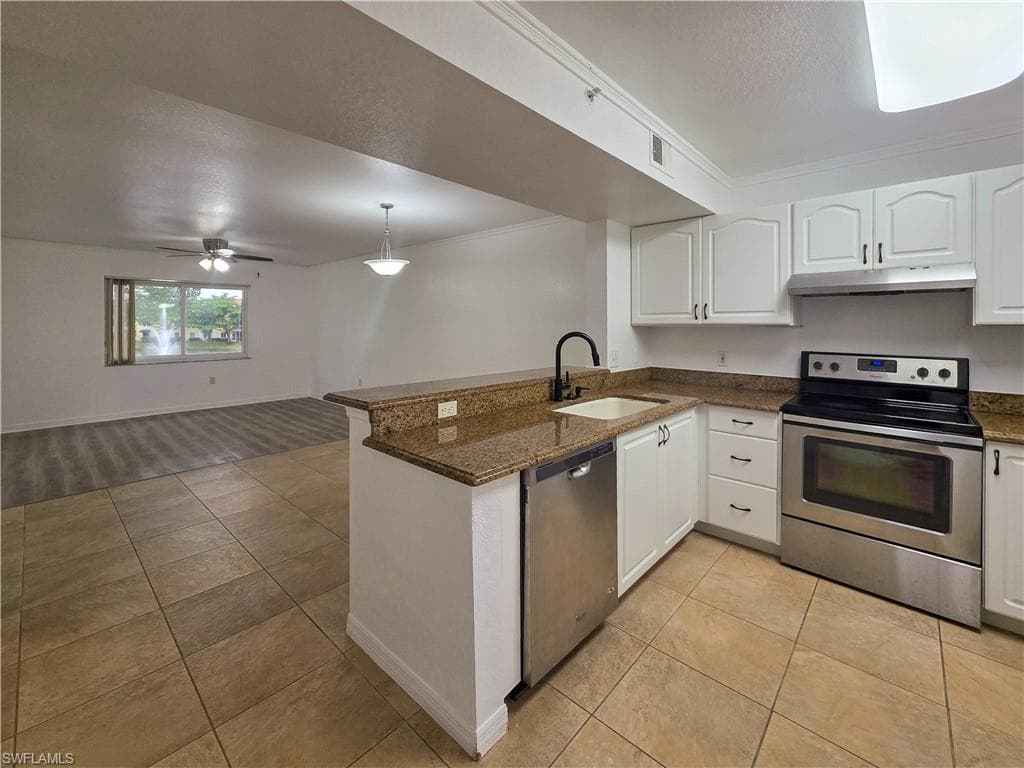 8287 Key Royal LN # 1524, NAPLES FL 34119-2