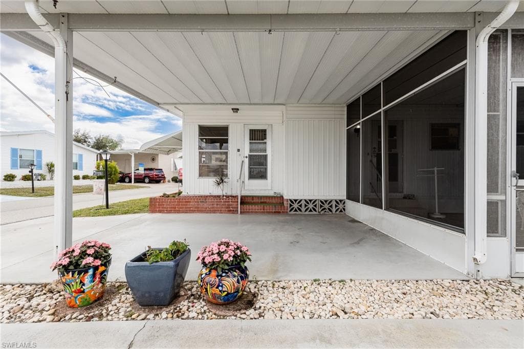 537 Palmer BLVD, NORTH FORT MYERS FL 33903-5
