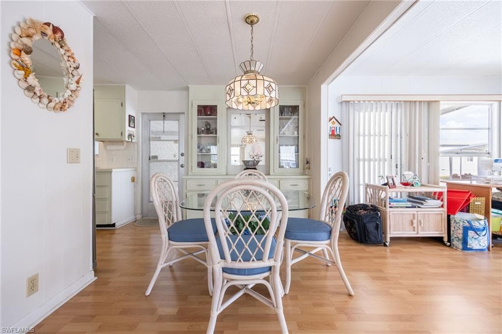 537 Palmer BLVD, NORTH FORT MYERS FL 33903-15