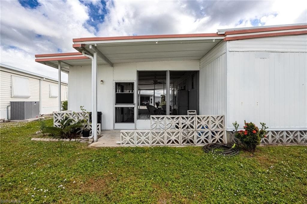 537 Palmer BLVD, NORTH FORT MYERS FL 33903-31