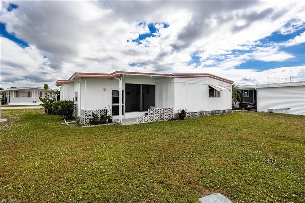 537 Palmer BLVD, NORTH FORT MYERS FL 33903-32