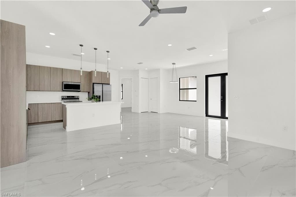 916 Manresa AVE S-4