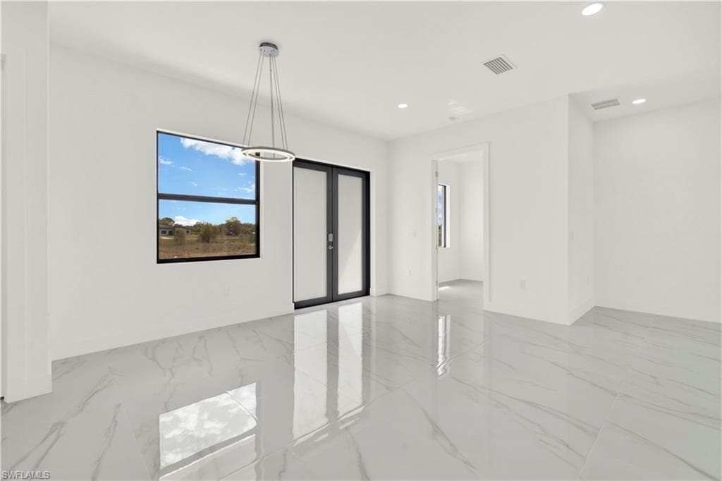 916 Manresa AVE S-18