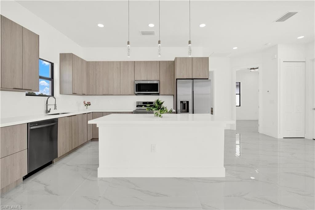 916 Manresa AVE S-3