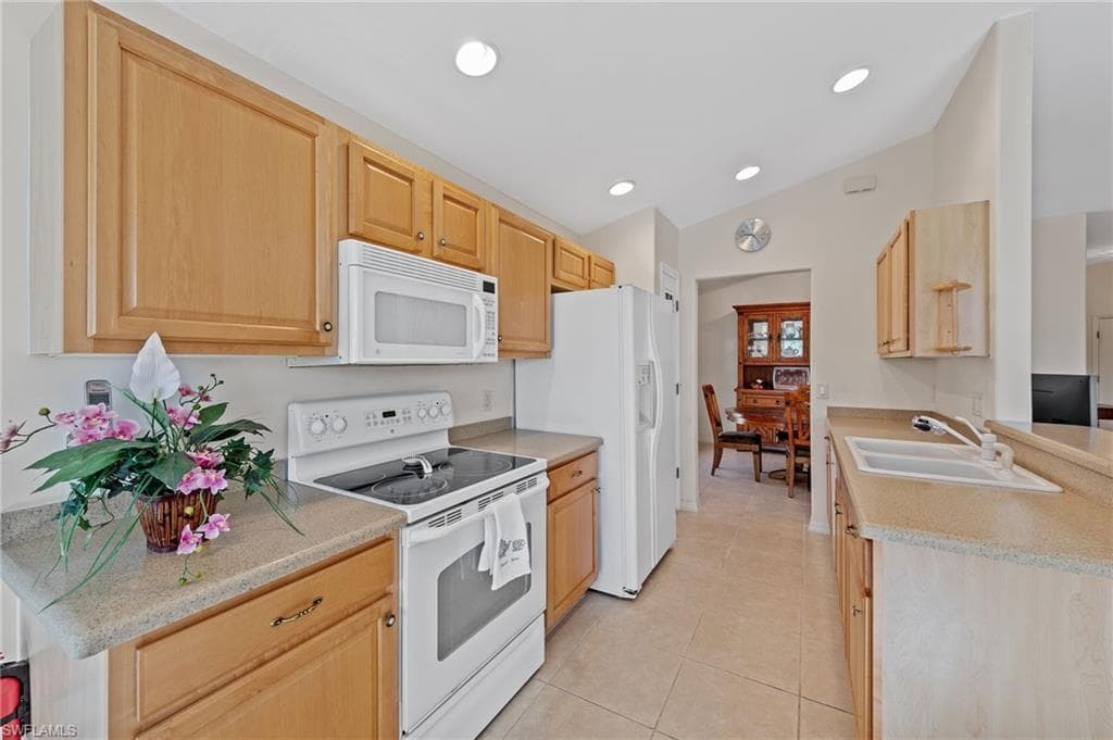 9933 Horse Creek RD, FORT MYERS FL 33913-18