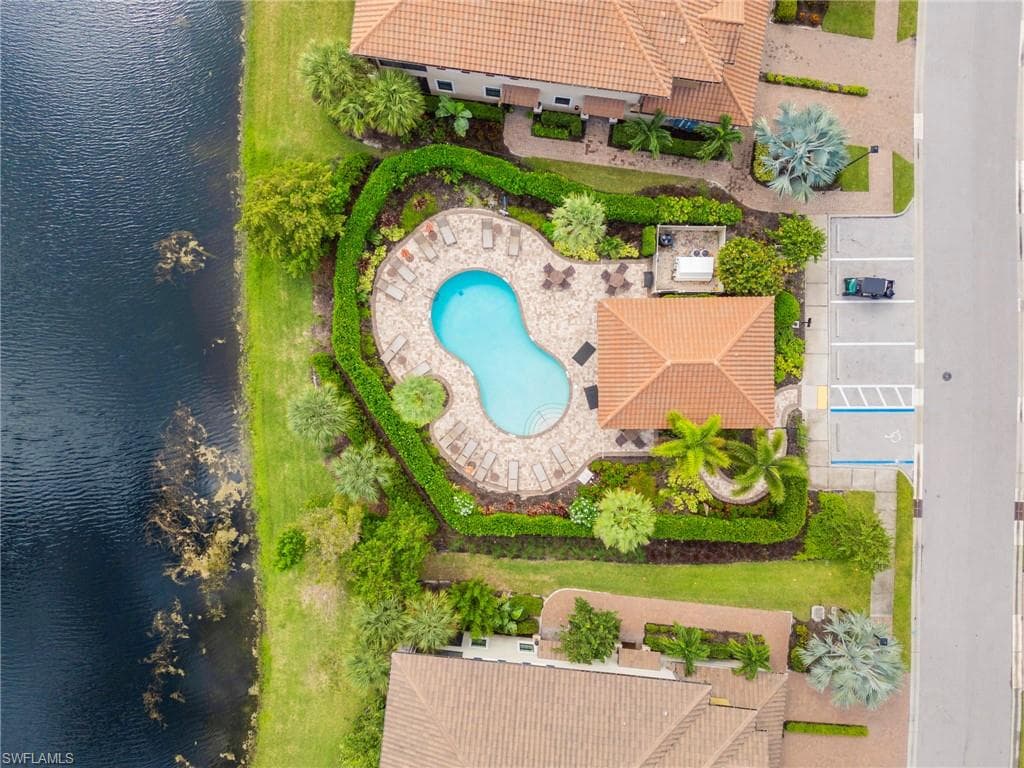 9402 Pocida CT # 202, NAPLES FL 34119-26