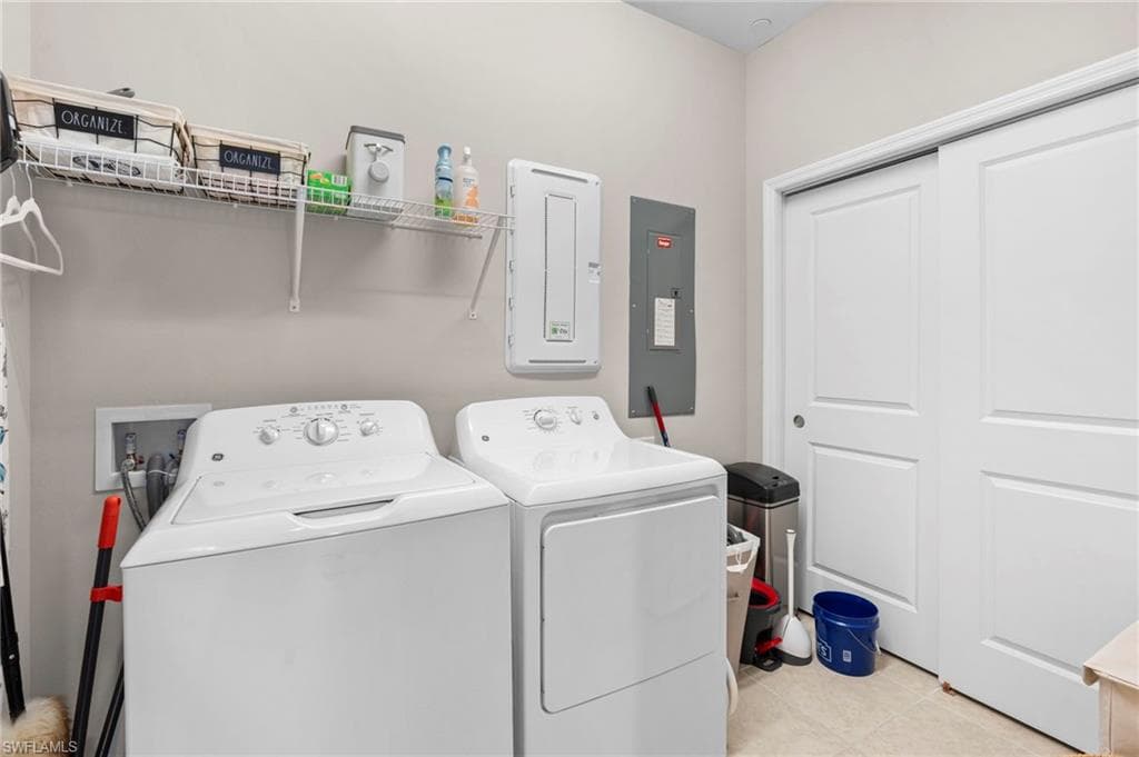 9402 Pocida CT # 202, NAPLES FL 34119-25