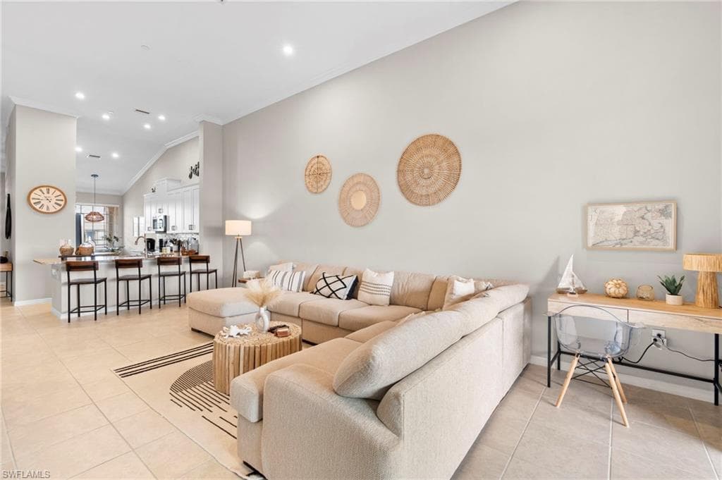 9402 Pocida CT # 202, NAPLES FL 34119-8