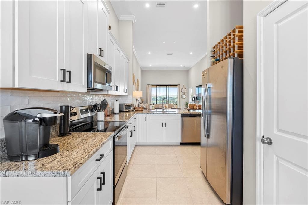 9402 Pocida CT # 202, NAPLES FL 34119-10