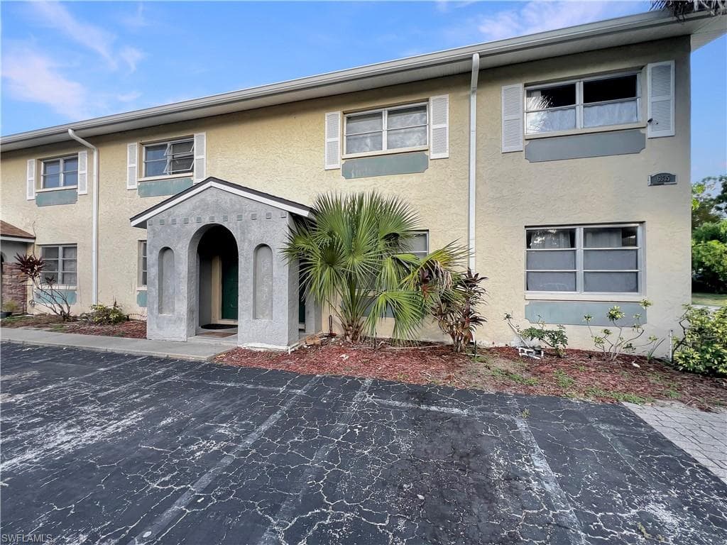 6635 Warwick CIR # 8, FORT MYERS FL 33919-1