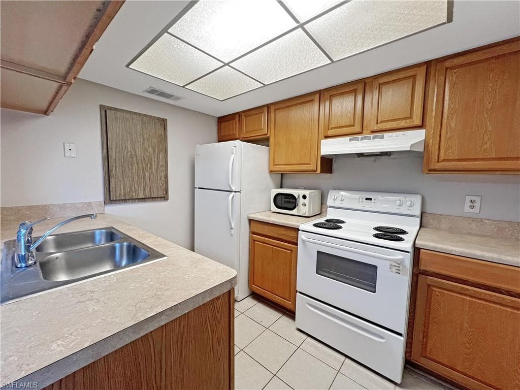 6635 Warwick CIR # 8, FORT MYERS FL 33919-6