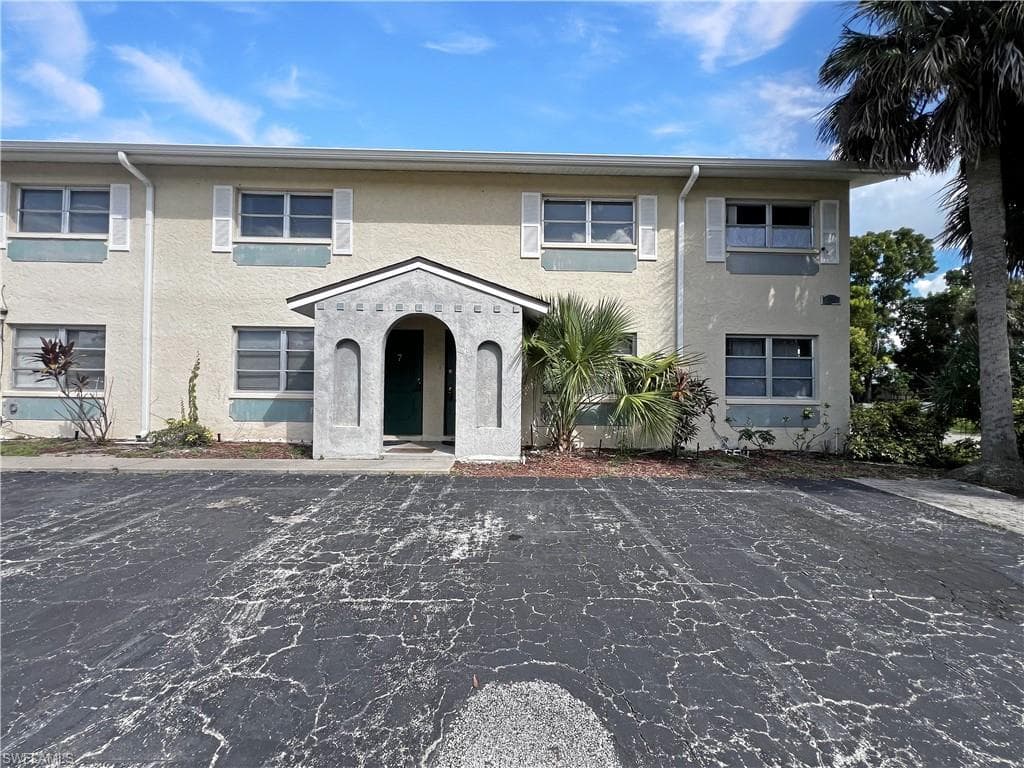6635 Warwick CIR # 8, FORT MYERS FL 33919-2