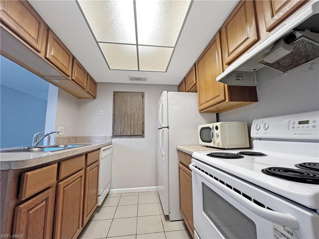6635 Warwick CIR # 8, FORT MYERS FL 33919-7