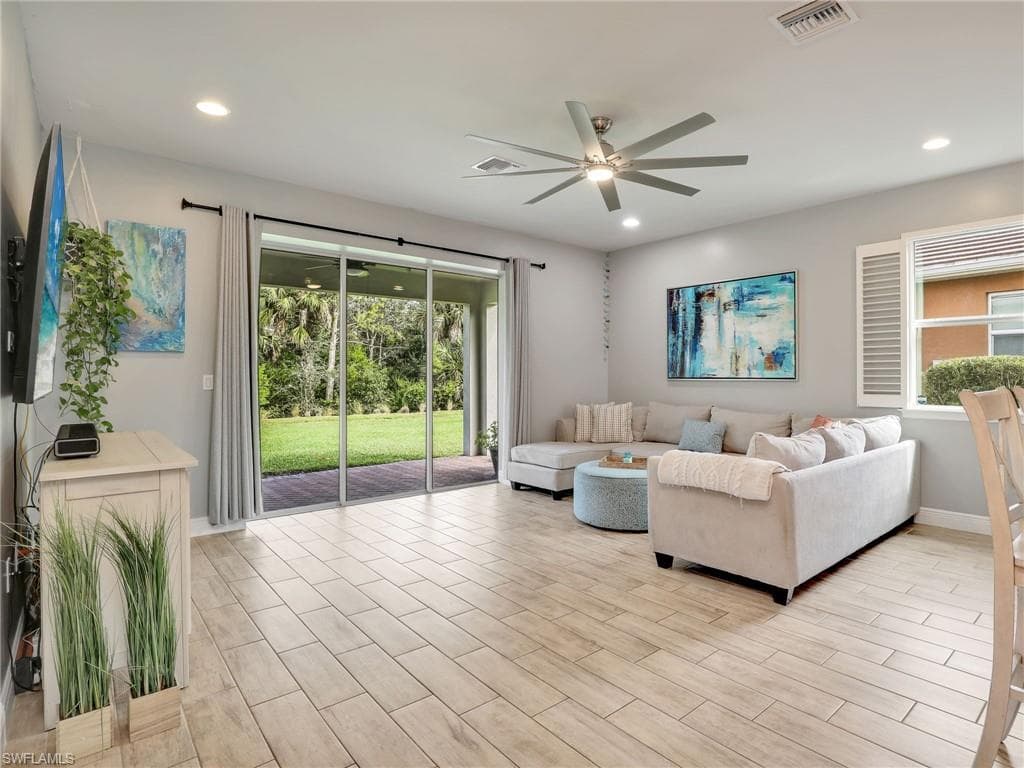3853 Helmsman DR, NAPLES FL 34120-12