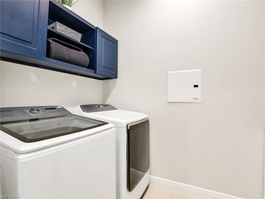 3853 Helmsman DR, NAPLES FL 34120-21