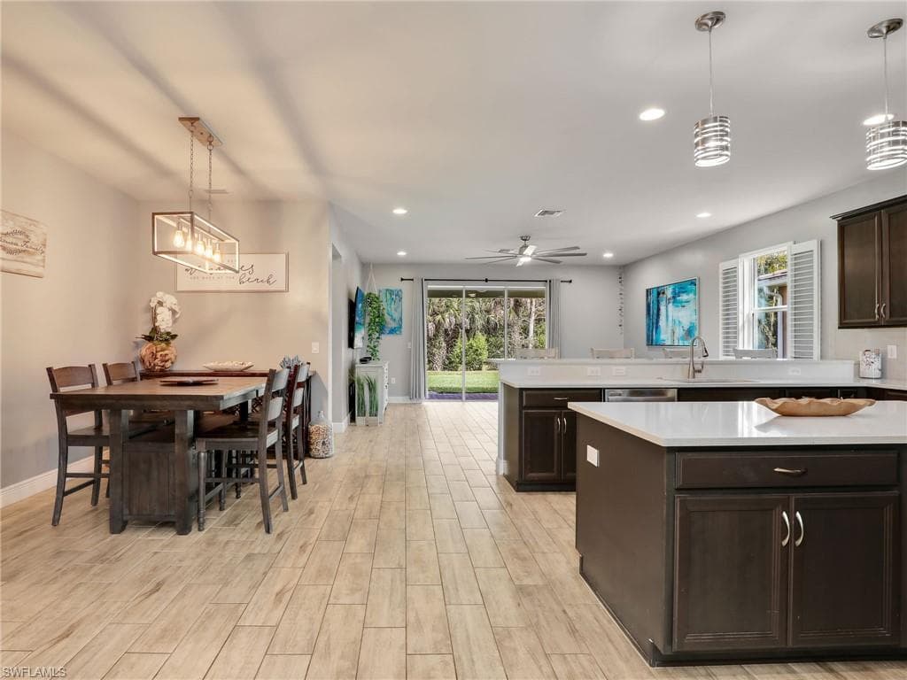 3853 Helmsman DR, NAPLES FL 34120-8