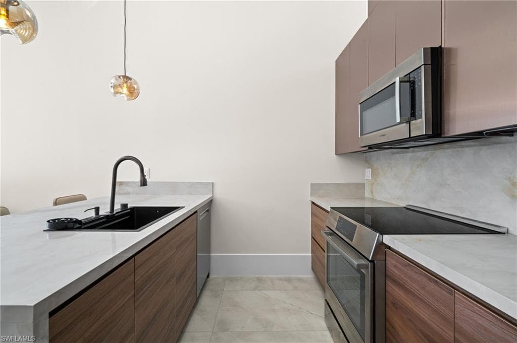 2272 Oakes BLVD-40