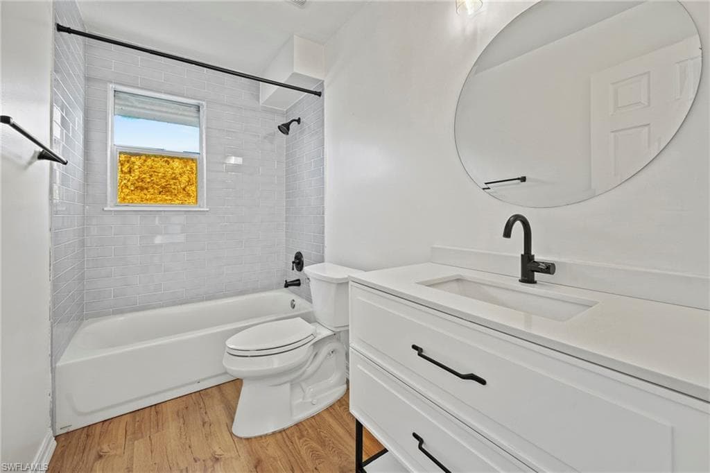 1570 Avion PL, NAPLES FL 34104-19