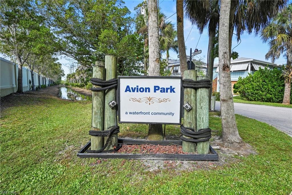 1570 Avion PL, NAPLES FL 34104-29
