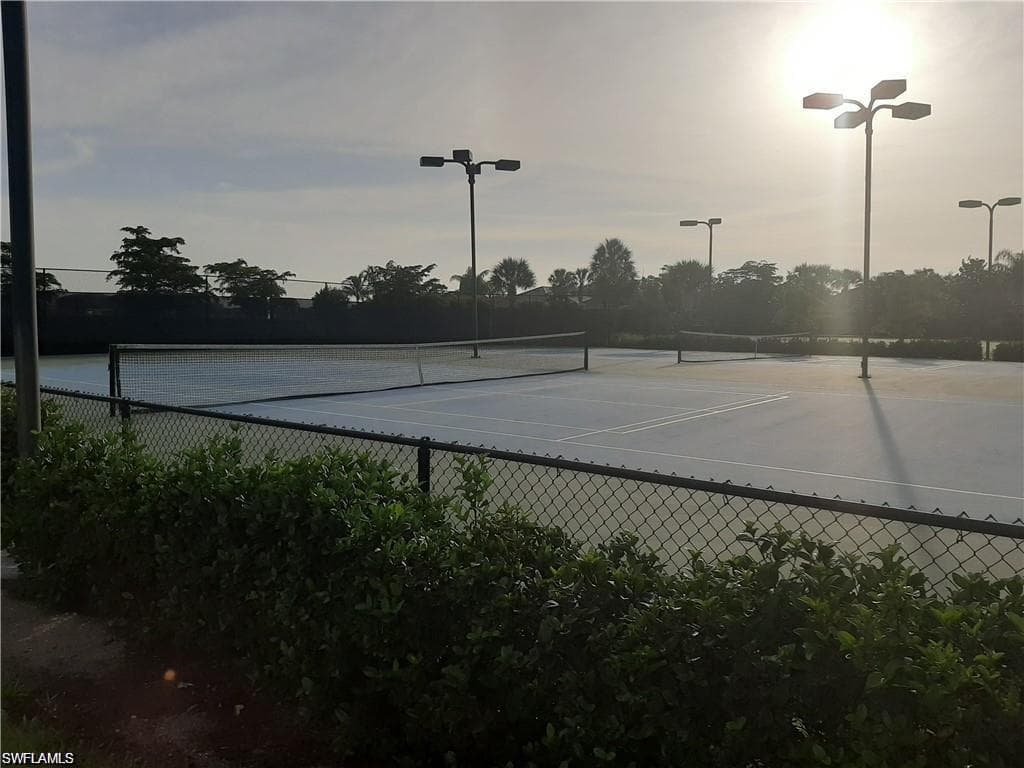 2049 Fairmont LN, NAPLES FL 34120-41