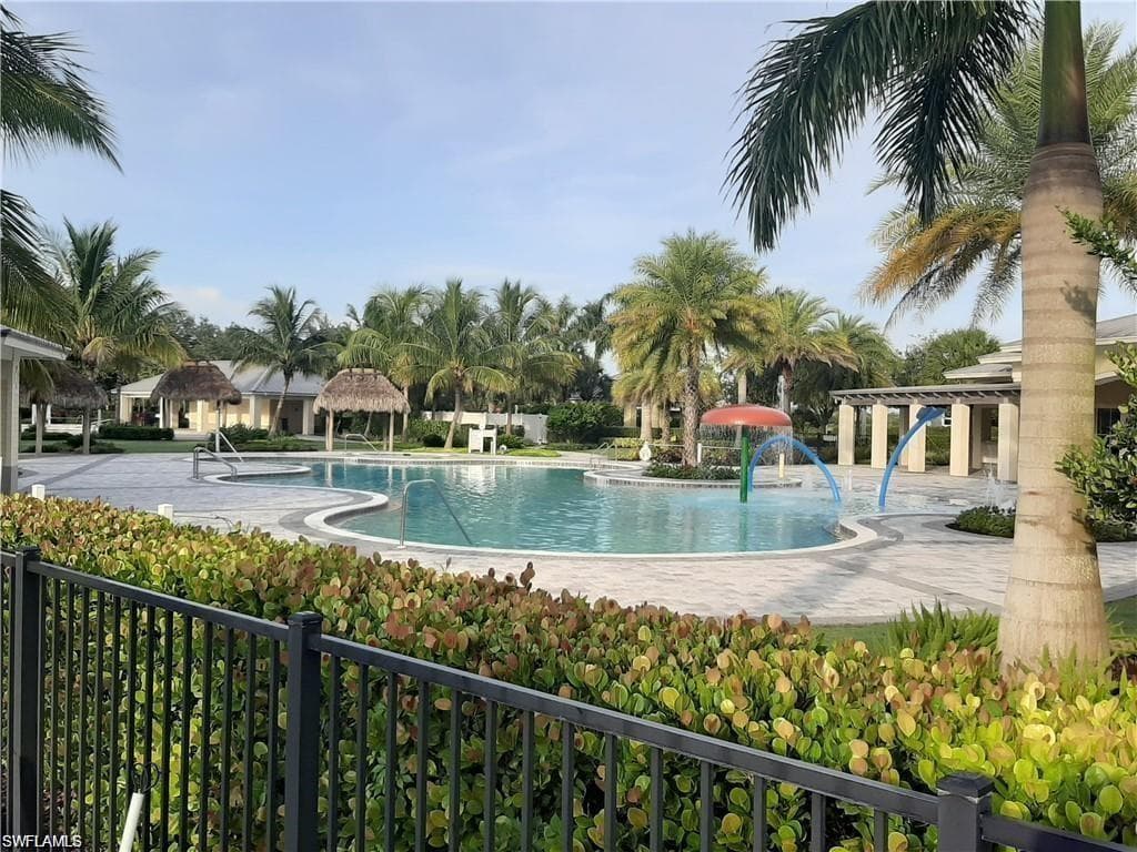 2049 Fairmont LN, NAPLES FL 34120-35