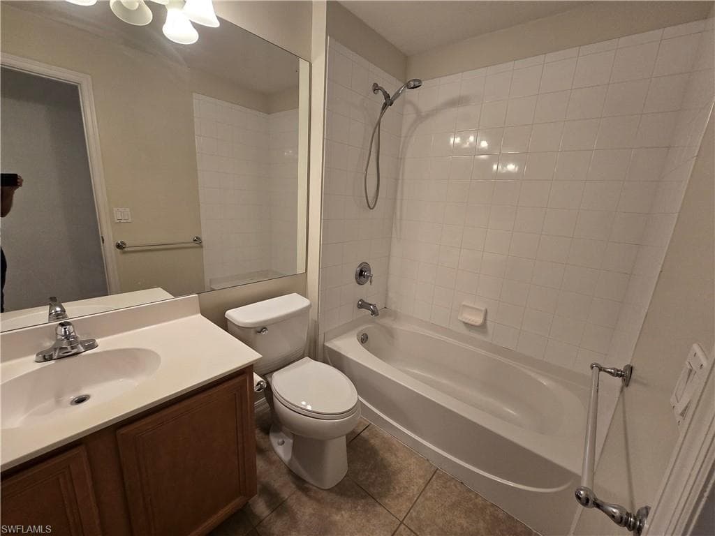 2049 Fairmont LN, NAPLES FL 34120-32