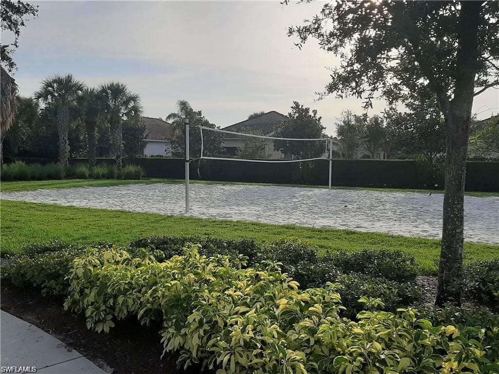 2049 Fairmont LN, NAPLES FL 34120-40