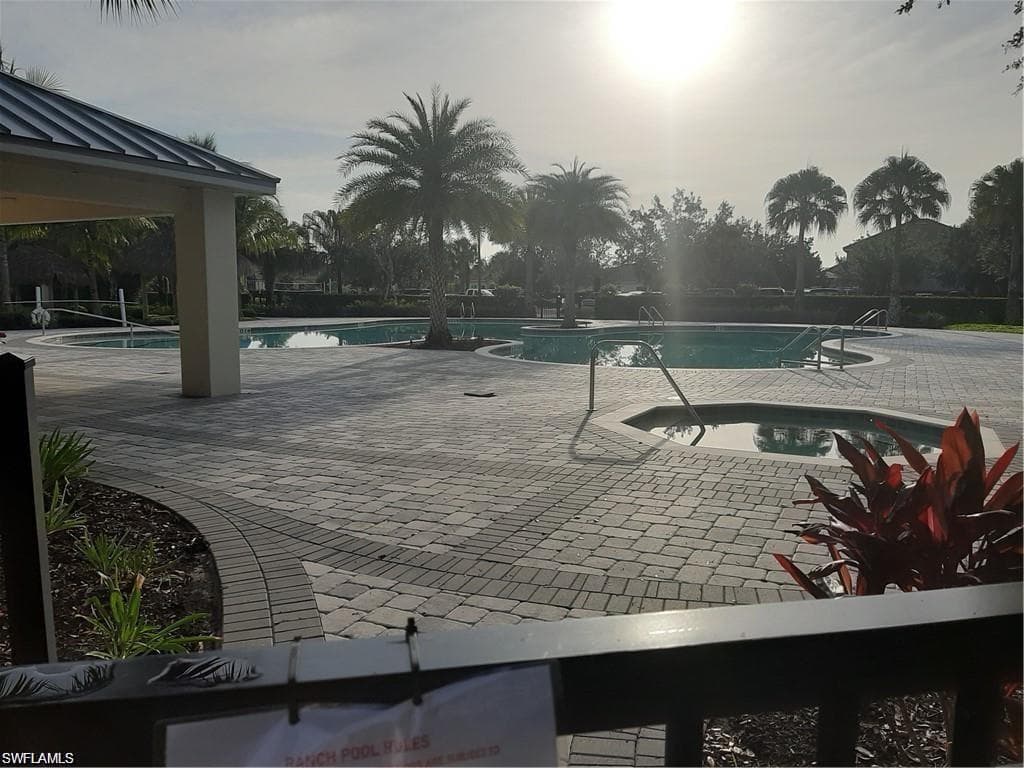 2049 Fairmont LN, NAPLES FL 34120-36
