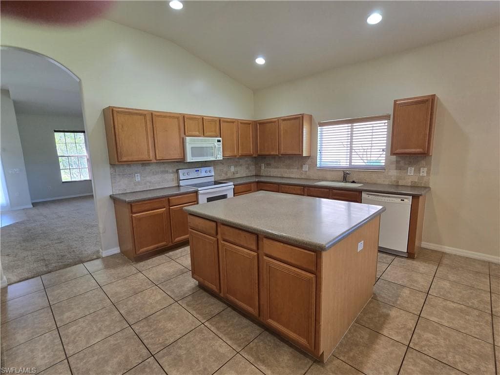 2049 Fairmont LN, NAPLES FL 34120-10