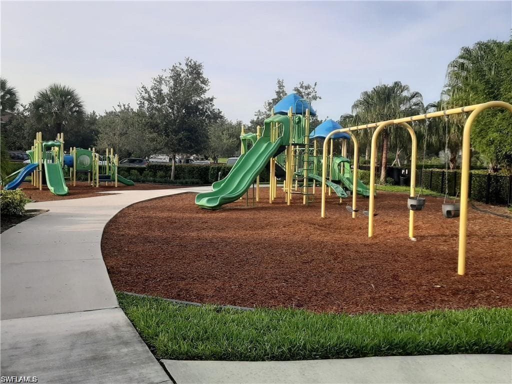 2049 Fairmont LN, NAPLES FL 34120-38