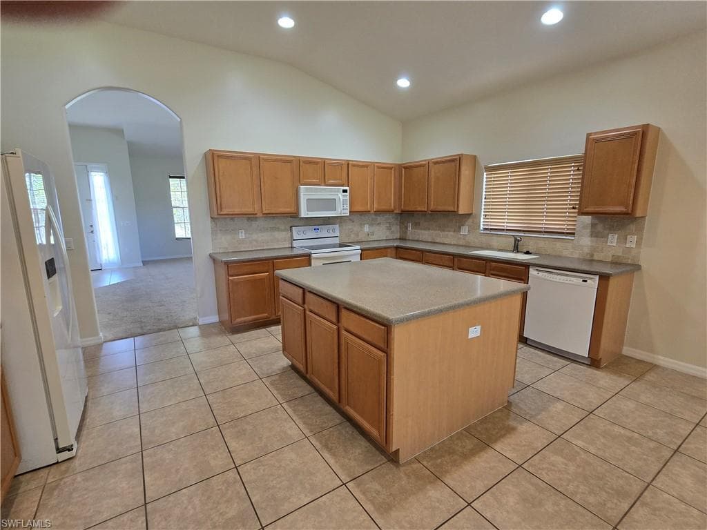 2049 Fairmont LN, NAPLES FL 34120-7