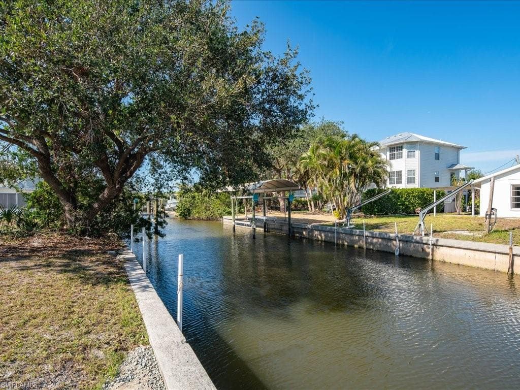 4730 Swordfish ST, BONITA SPRINGS FL 34134-3