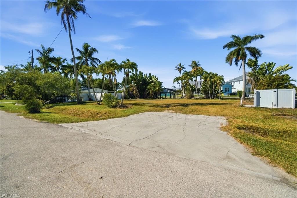 1138 Christopher CT, NAPLES FL 34104-4