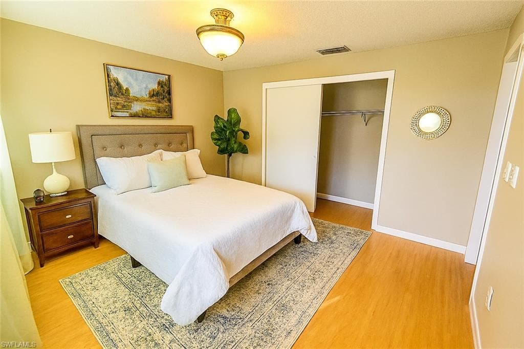 537 Landmark DR, NAPLES FL 34112-23