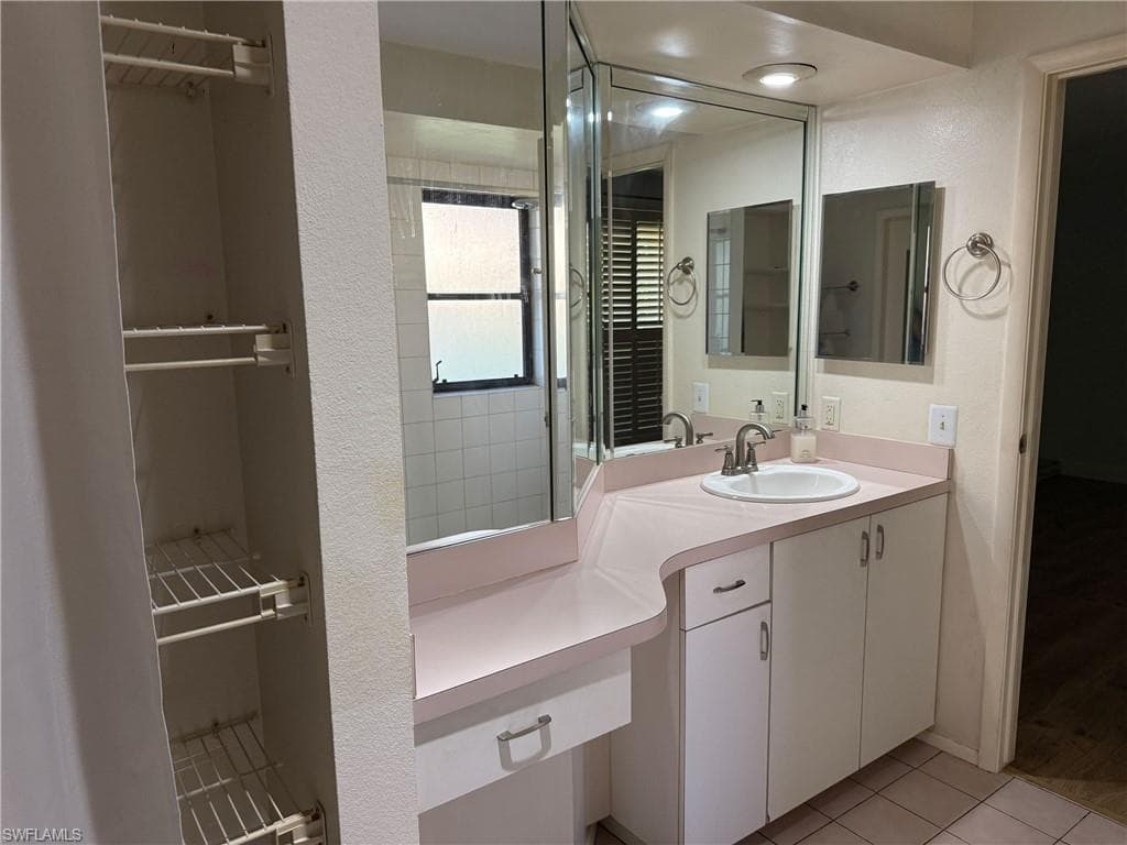 537 Landmark DR, NAPLES FL 34112-14