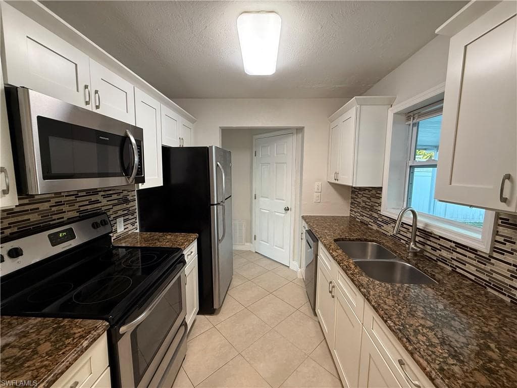 6675 Fiesta WAY, FORT MYERS FL 33919-5