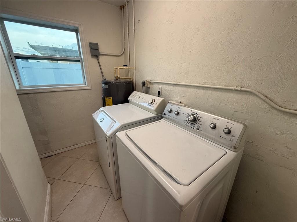 6675 Fiesta WAY, FORT MYERS FL 33919-15