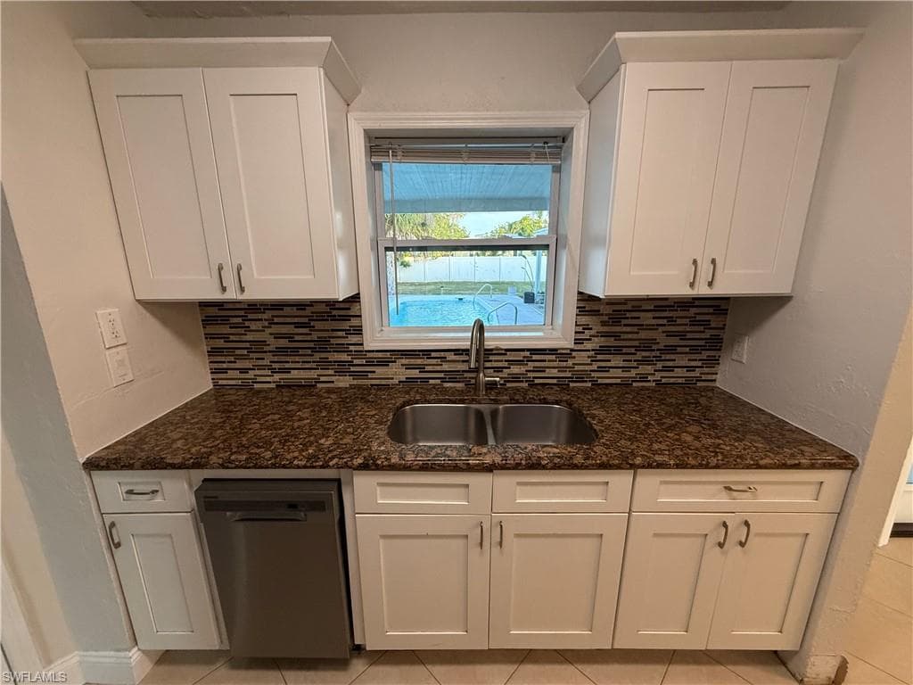 6675 Fiesta WAY, FORT MYERS FL 33919-6