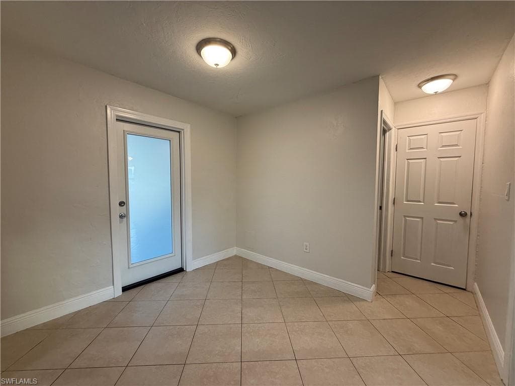 6675 Fiesta WAY, FORT MYERS FL 33919-4