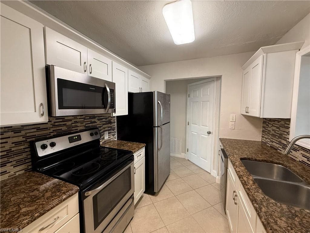 6675 Fiesta WAY, FORT MYERS FL 33919-7