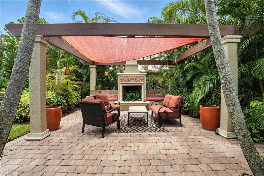 1381 Areca CV, NAPLES FL 34119-16