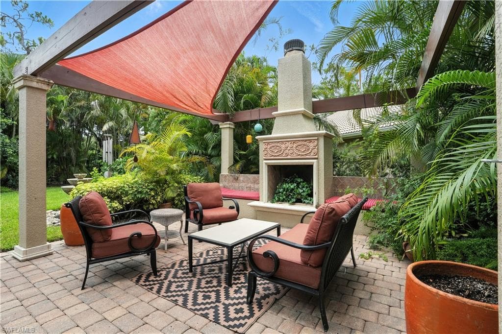 1381 Areca CV, NAPLES FL 34119-2