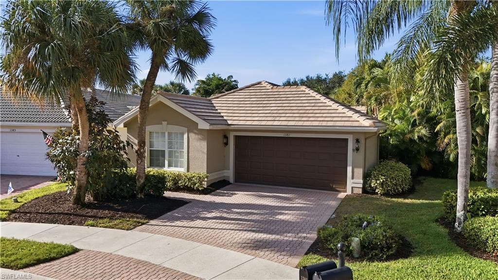 1381 Areca CV, NAPLES FL 34119-17